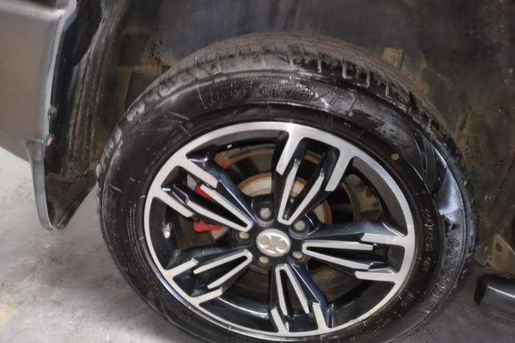 Used BAIC Off-Road BJ20 2016 1.5T CVT Luxury Model Right Rear Wheel Hub
