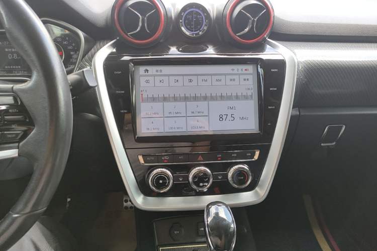 Used BAIC Off-Road BJ20 2016 1.5T CVT Prestige Edition Audio And AC Panel