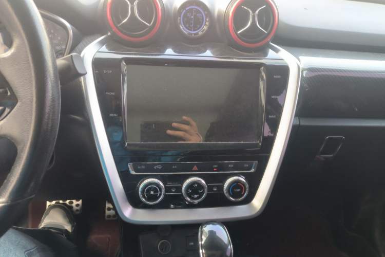 Used BAIC Off-Road BJ20 2016 1.5T CVT Luxury Model Audio And AC Panel