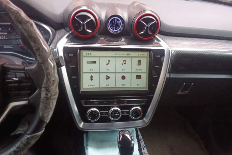 Used BAIC Off-Road BJ20 2016 1.5T CVT Luxury Model Audio And AC Panel