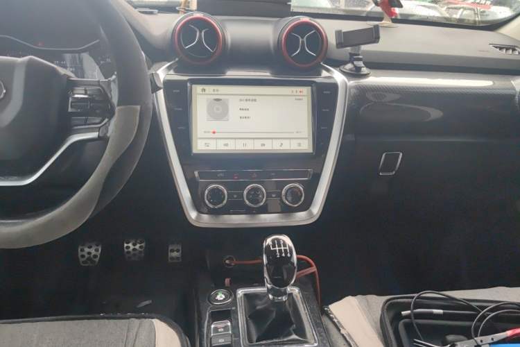 Used BAIC Off-Road BJ20 2016 1.5T Manual Luxury Model Audio And AC Panel
