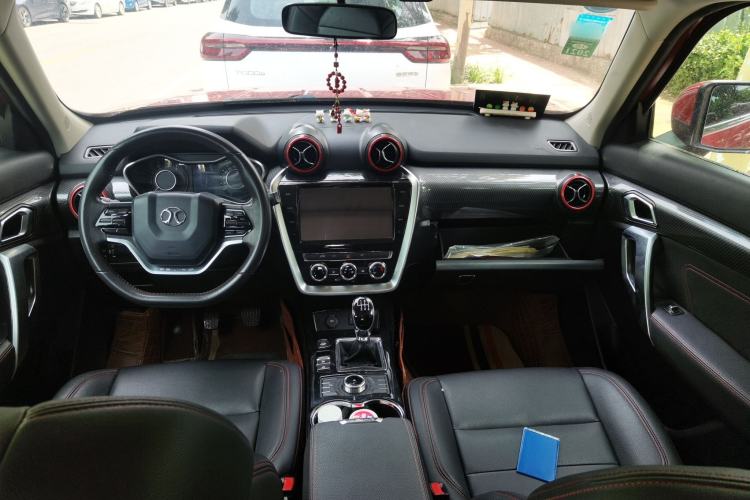 Used BAIC Off-Road BJ20 2016 1.5T Manual Luxury Model Center Console