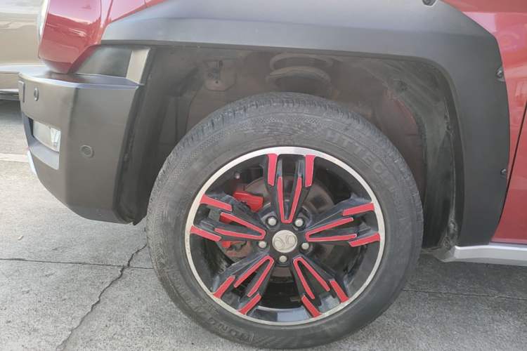 Used BAIC Off-Road BJ20 2016 1.5T CVT Prestige Edition Left Front Wheel Hub