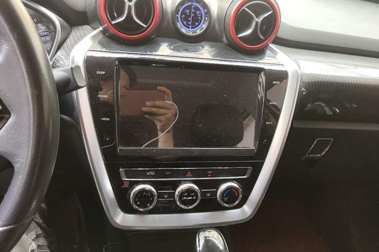 Used BAIC Off-Road BJ20 2016 1.5T CVT Luxury Model Audio And AC Panel