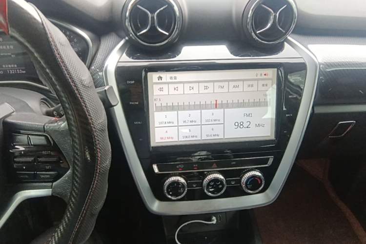 Used BAIC Off-Road BJ20 2016 1.5T Manual Luxury Model Audio And AC Panel