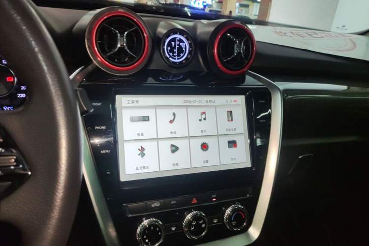 Used BAIC Off-Road BJ20 2016 1.5T CVT Luxury Model Audio And AC Panel