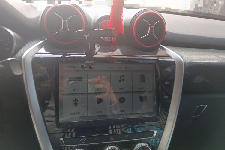 Used BAIC Off-Road BJ20 2016 1.5T CVT Luxury Model Audio And AC Panel