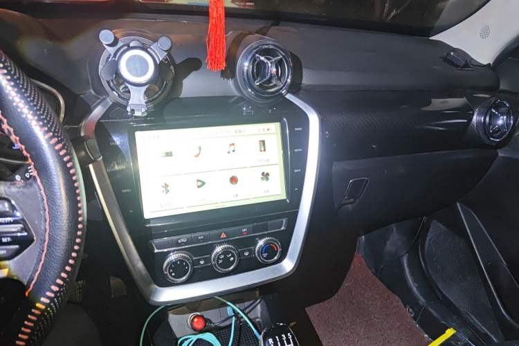 Used BAIC Off-Road BJ20 2016 1.5T Manual Luxury Model Audio And AC Panel