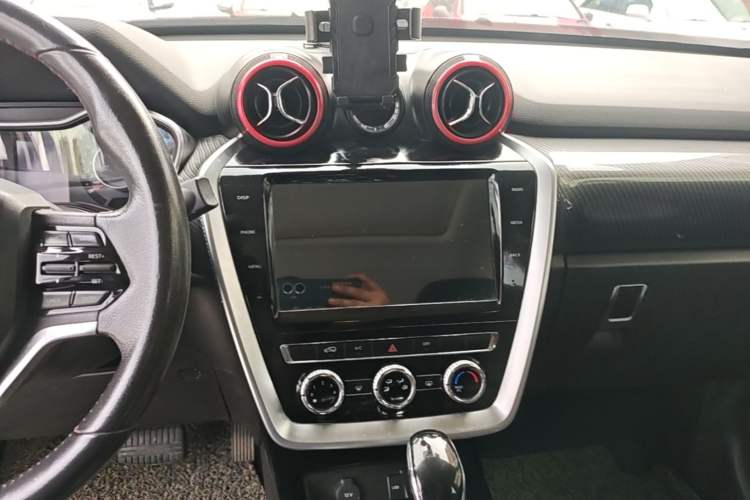 Used BAIC Off-Road BJ20 2016 1.5T CVT Luxury Model Audio And AC Panel