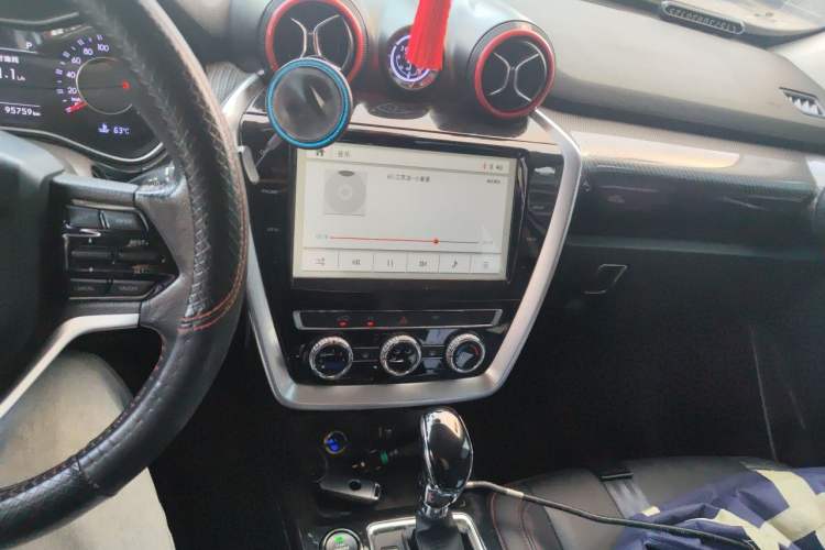 Used BAIC Off-Road BJ20 2016 1.5T CVT Luxury Model Audio And AC Panel