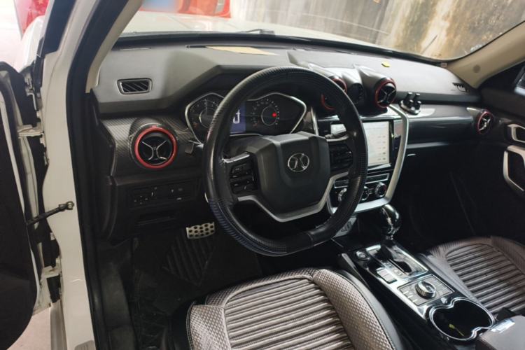 Used BAIC Off-Road BJ20 2016 1.5T CVT Luxury Model Center Console