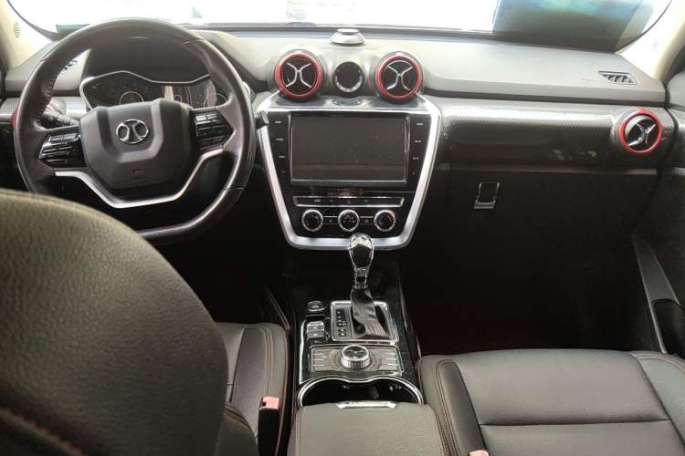 Used BAIC Off-Road BJ20 2016 1.5T CVT Luxury Model Center Console