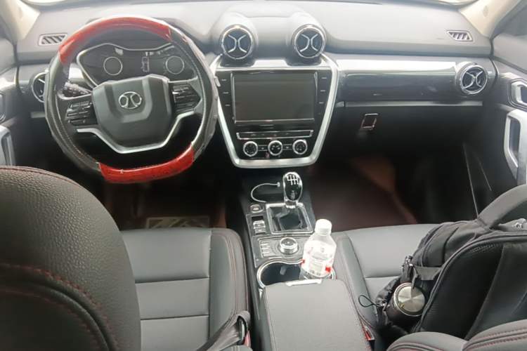 Used BAIC Off-Road BJ20 2016 1.5T Manual Luxury Model Center Console