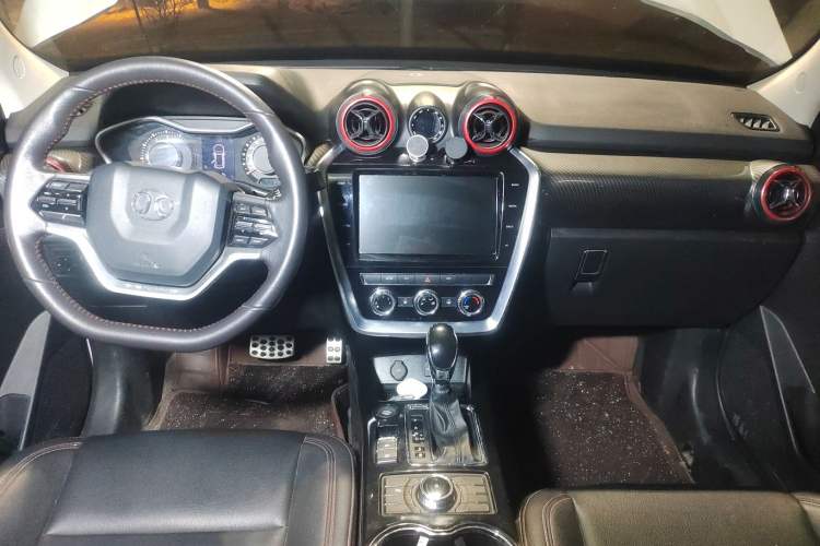 Used BAIC Off-Road BJ20 2016 1.5T CVT Luxury Model Center Console