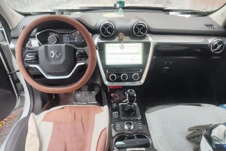 Used BAIC Off-Road BJ20 2016 1.5T Manual Luxury Model Center Console