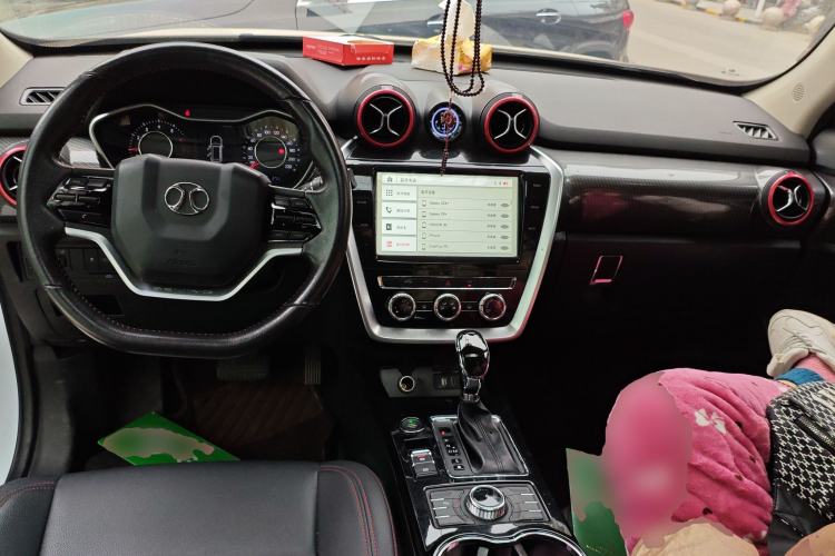 Used BAIC Off-Road BJ20 2016 1.5T CVT Luxury Model Center Console
