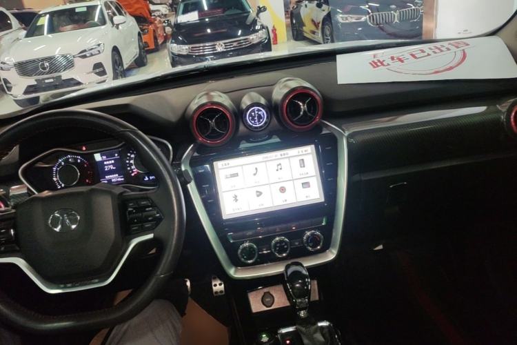 Used BAIC Off-Road BJ20 2016 1.5T CVT Luxury Model Center Console