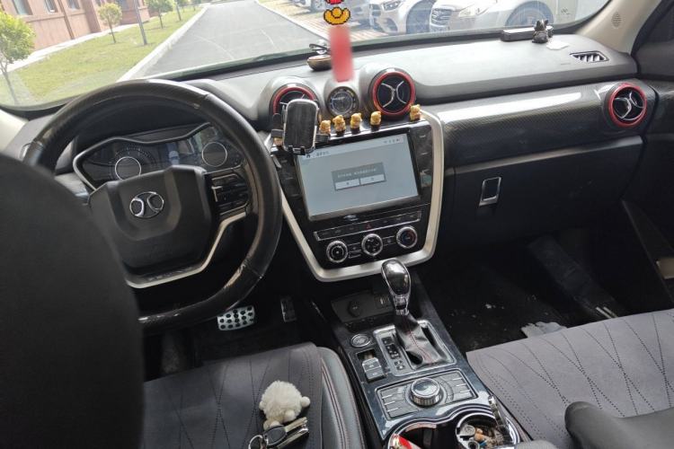 Used BAIC Off-Road BJ20 2016 1.5T CVT Luxury Model Center Console