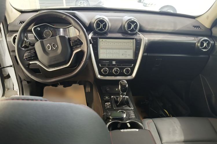 Used BAIC Off-Road BJ20 2016 1.5T Manual Luxury Model Center Console