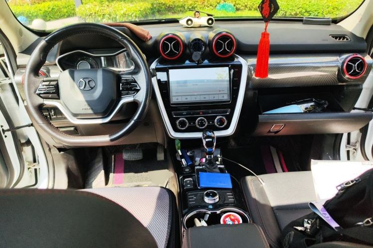 Used BAIC Off-Road BJ20 2016 1.5T CVT Luxury Model Center Console