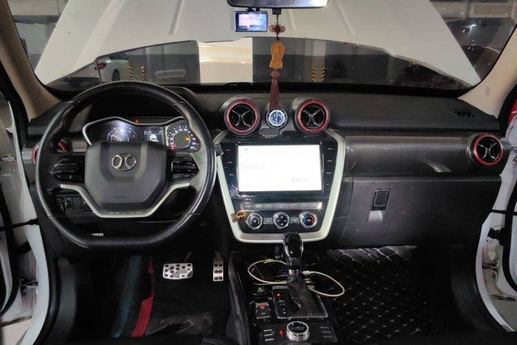 Used BAIC Off-Road BJ20 2016 1.5T CVT Luxury Model Center Console