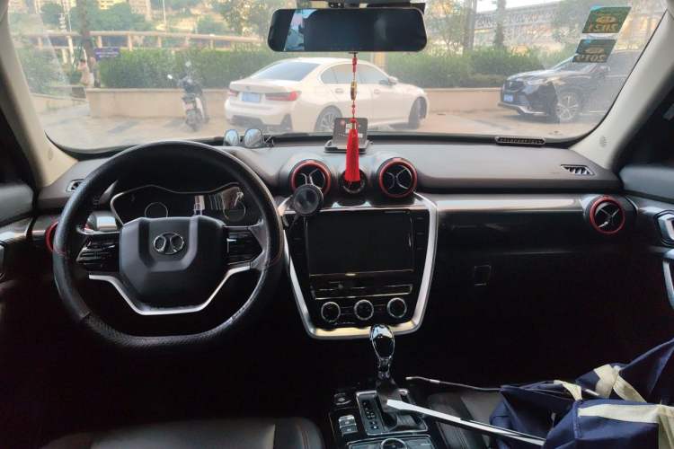 Used BAIC Off-Road BJ20 2016 1.5T CVT Luxury Model Center Console