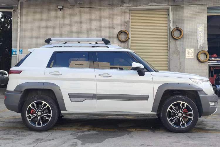 Used BAIC Off-Road BJ20 2016 1.5T Manual Luxury Model Exterior 3