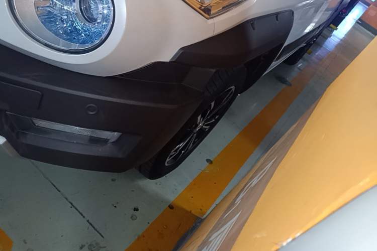 Used BAIC Off-Road BJ20 2016 1.5T Manual Luxury Model Left Front Wheel Hub