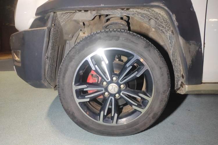 Used BAIC Off-Road BJ20 2016 1.5T CVT Luxury Model Left Front Wheel Hub