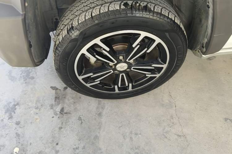Used BAIC Off-Road BJ20 2016 1.5T Manual Luxury Model Left Front Wheel Hub