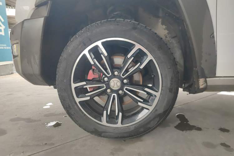 Used BAIC Off-Road BJ20 2016 1.5T CVT Luxury Model Left Front Wheel Hub