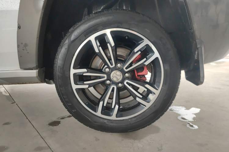 Used BAIC Off-Road BJ20 2016 1.5T CVT Luxury Model Left Rear Wheel Hub