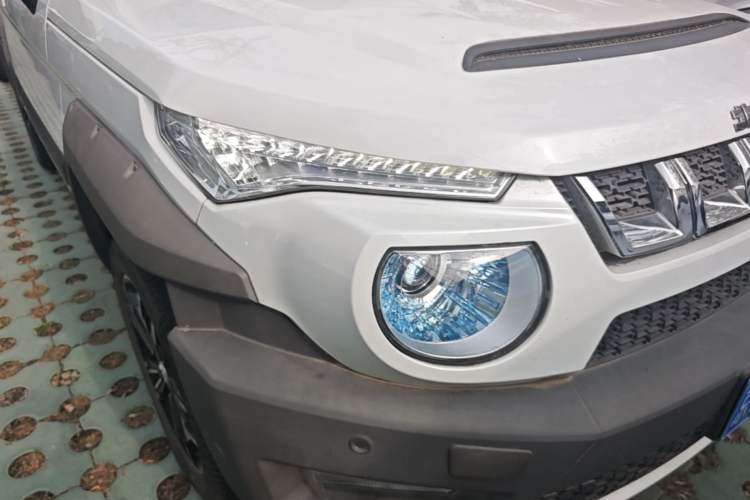 Used BAIC Off-Road BJ20 2016 1.5T CVT Prestige Edition Right Front Headlight