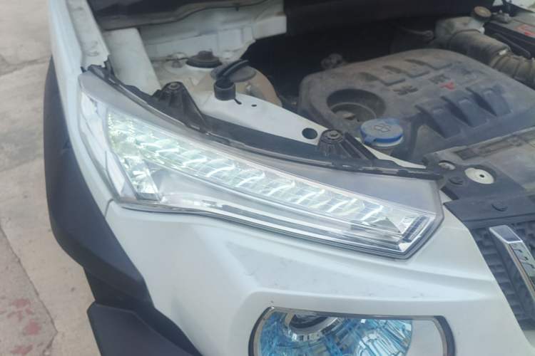 Used BAIC Off-Road BJ20 2016 1.5T CVT Prestige Edition Right Front Headlight