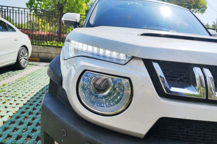 Used BAIC Off-Road BJ20 2016 1.5T CVT Luxury Model Right Front Headlight