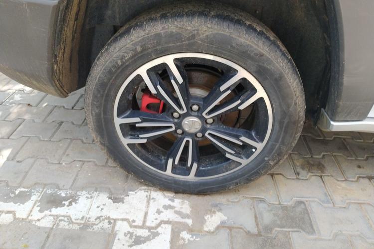 Used BAIC Off-Road BJ20 2016 1.5T CVT Luxury Model Right Front Wheel Hub