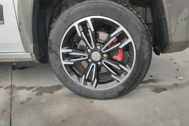 Used BAIC Off-Road BJ20 2016 1.5T CVT Luxury Model Right Front Wheel Hub