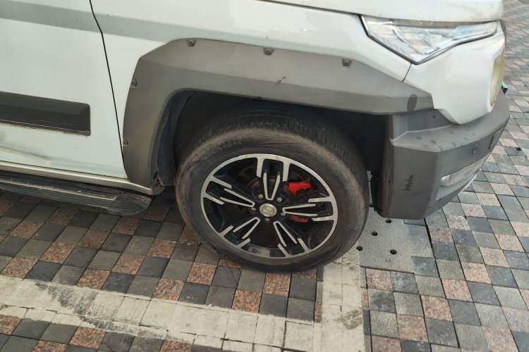 Used BAIC Off-Road BJ20 2016 1.5T CVT Luxury Model Right Front Wheel Hub
