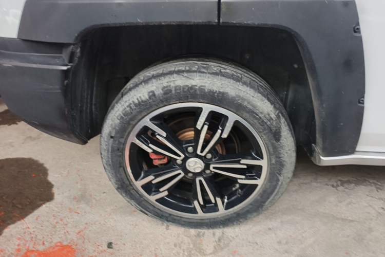 Used BAIC Off-Road BJ20 2016 1.5T CVT Luxury Model Right Rear Wheel Hub