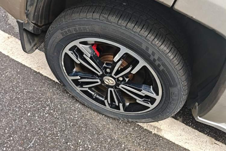Used BAIC Off-Road BJ20 2016 1.5T CVT Luxury Model Right Rear Wheel Hub