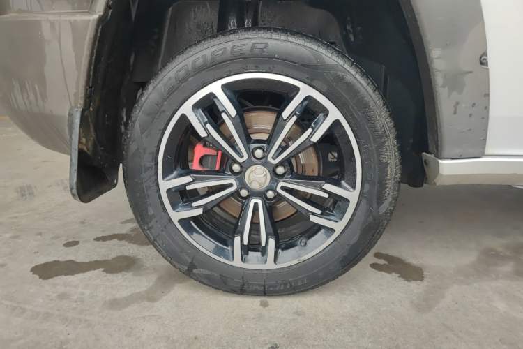Used BAIC Off-Road BJ20 2016 1.5T CVT Luxury Model Right Rear Wheel Hub