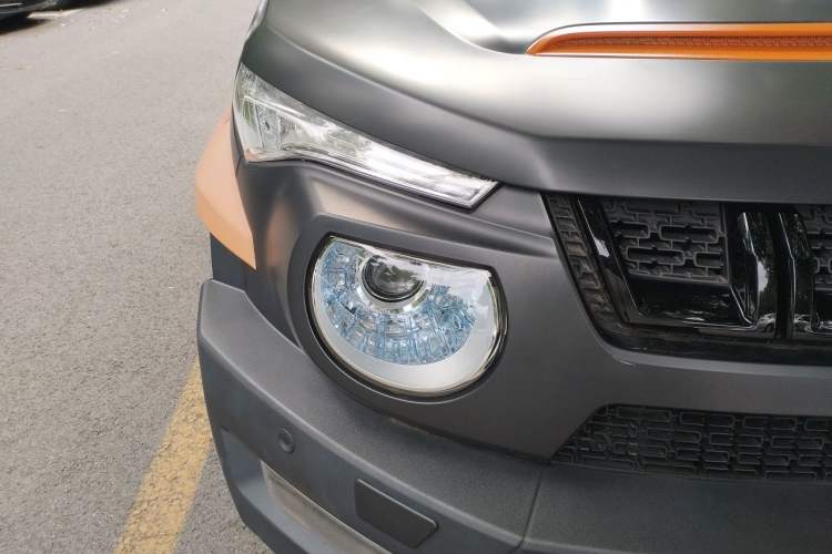 Used BAIC Off-Road BJ20 2017 1.5T CVT Off-road Model Right Front Headlight
