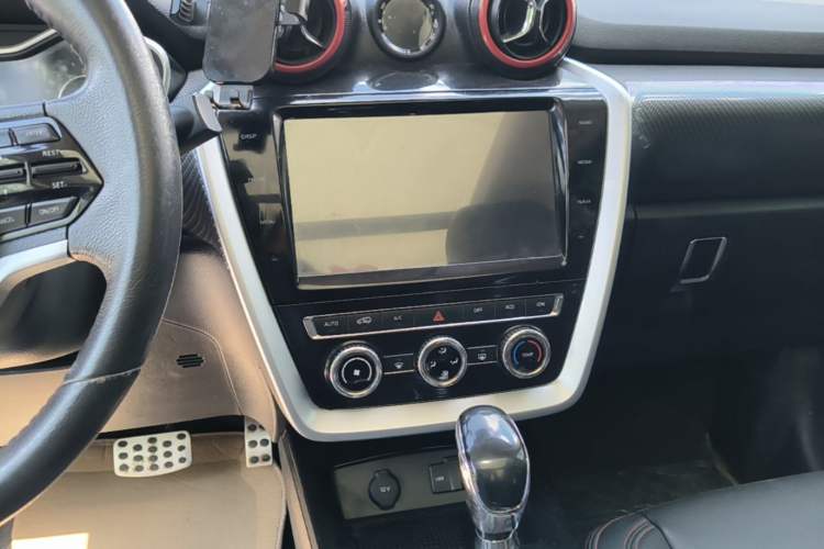 Used BAIC Off-Road BJ20 2018 1.5T CVT Luxury Model Audio And AC Panel