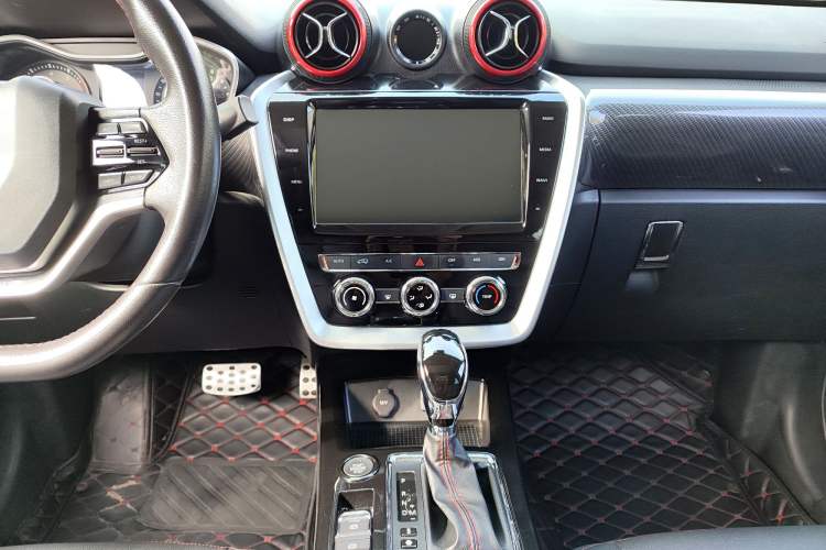 Used BAIC Off-Road BJ20 2018 1.5T CVT Luxury Model Audio And AC Panel