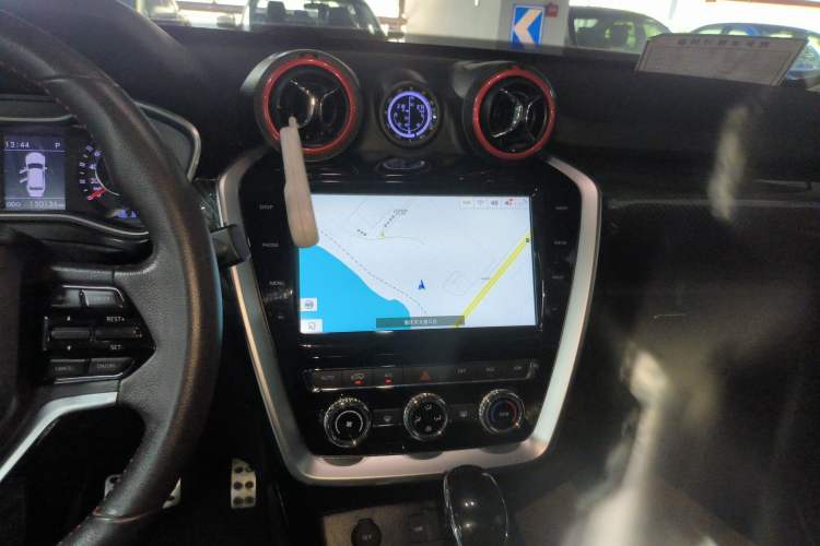 Used BAIC Off-Road BJ20 2018 1.5T CVT Luxury Model Audio And AC Panel