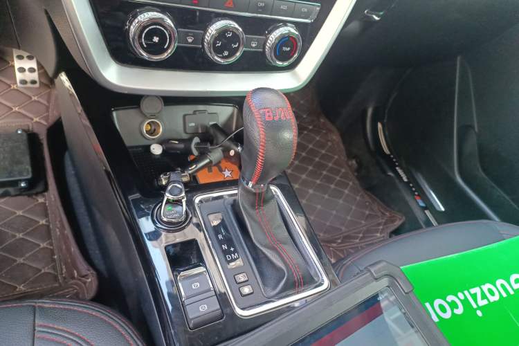 Used BAIC Off-Road BJ20 2018 1.5T CVT Luxury Model Gear Lever