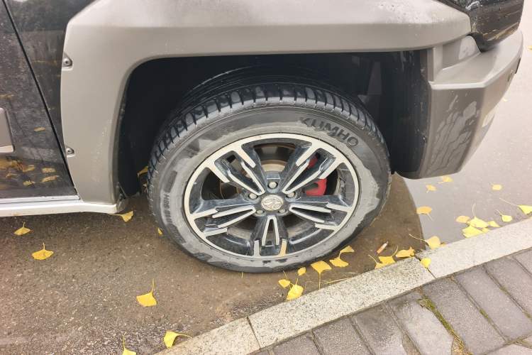 Used BAIC Off-Road BJ20 2018 1.5T CVT Luxury Model Right Rear Wheel Hub