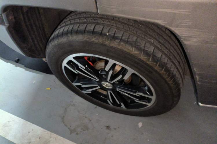 Used BAIC Off-Road BJ20 2018 1.5T CVT Luxury Model Right Rear Wheel Hub