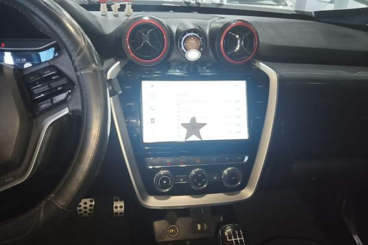 Used BAIC Off-Road BJ20 2018 1.5T Manual Luxury Edition Audio And AC Panel