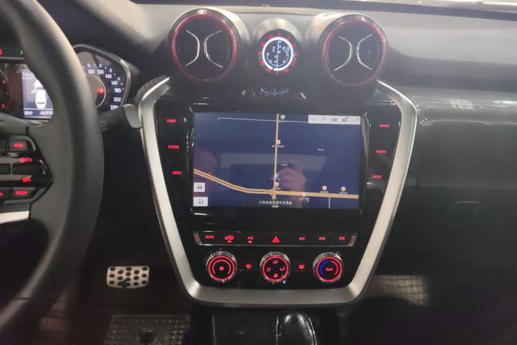 Used BAIC Off-Road BJ20 2018 1.5T CVT Luxury Model Audio And AC Panel
